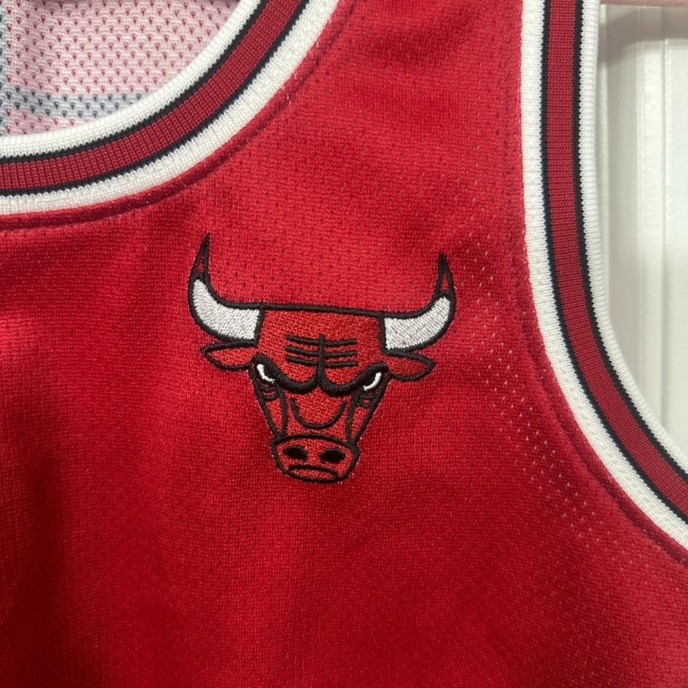 Chicago Bulls Mitchell & Ness red cropped mesh jersey tank. XS - Picture 4 of 6